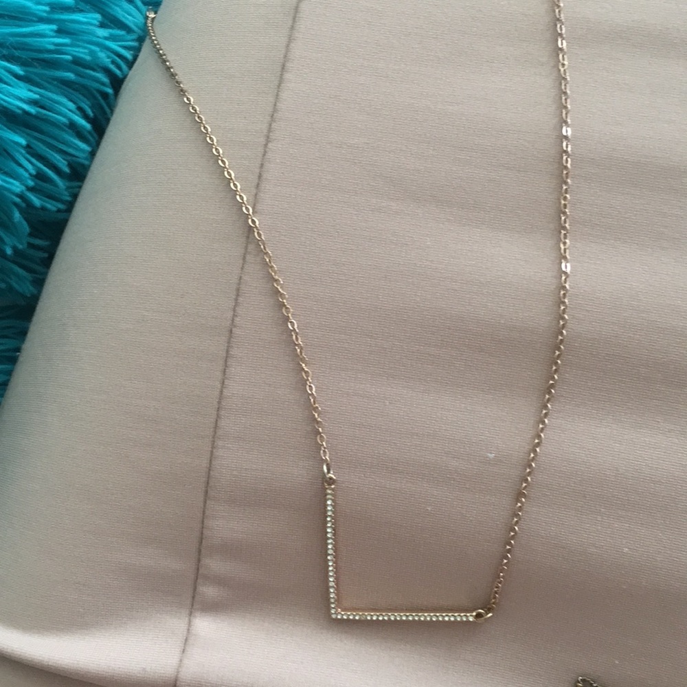 V necklace rose gold